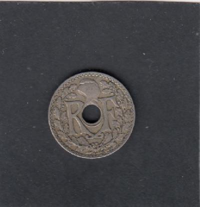 Beschrijving: 10 Centimes HOLE